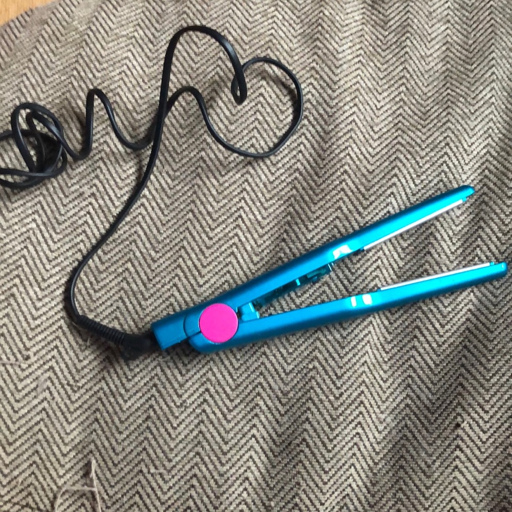 Tigi bead head straightener